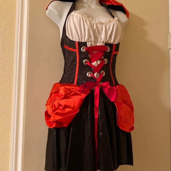 Costumes - Picture 1 of 7